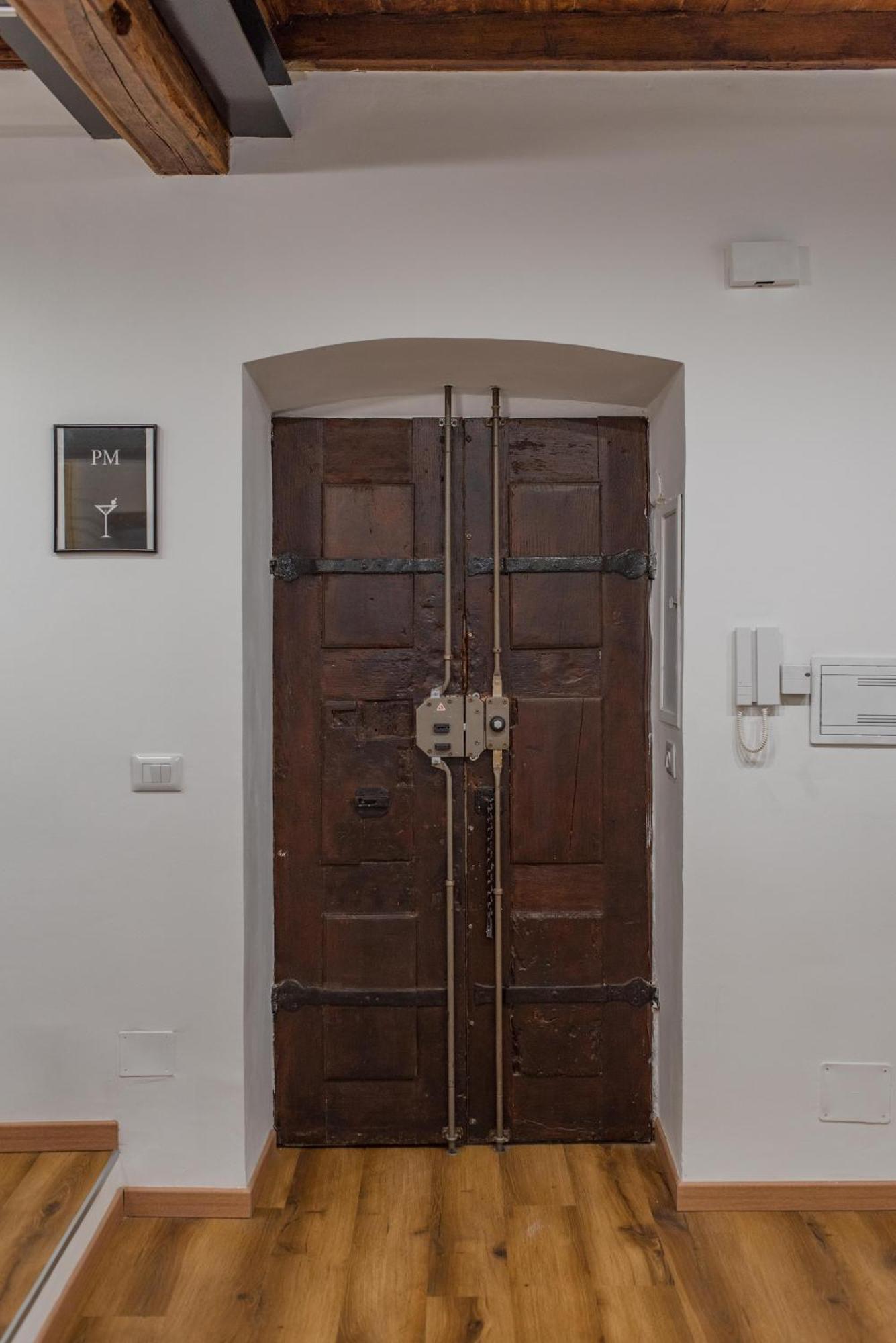 The Happyhouse, No Lift By Happyhostorino Apartment Bagian luar foto